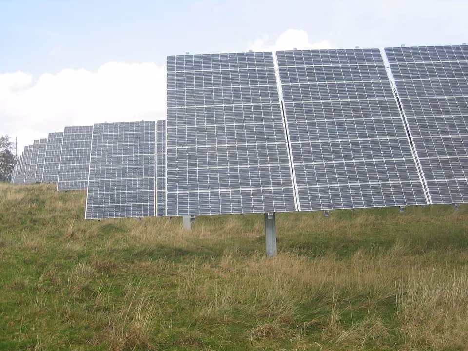Des panneaux solaires à la centrale de Mont-Soleil, à Saint-Imier.